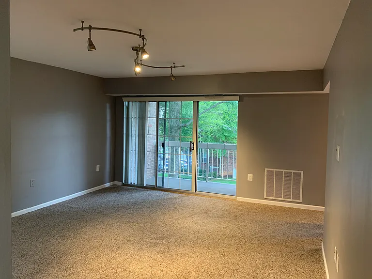 1906 Wilson Ln #102 — Photo 6
