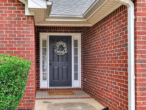 4th image of 135 Firethorn Drive
