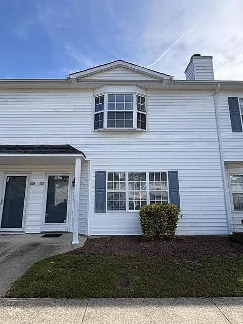 3 bed, 2.5 bath, 1453 sqft, $1,200 — Photo 1