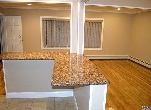 5th image of 207 Evans Ave