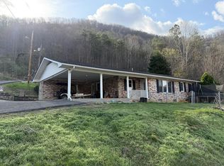 265 Polley St, Elkhorn City, KY 41522