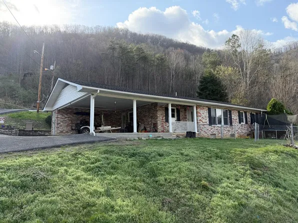 265 Polley St, Elkhorn City, KY 41522