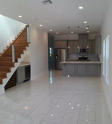 4th image of 219 N Tonti St