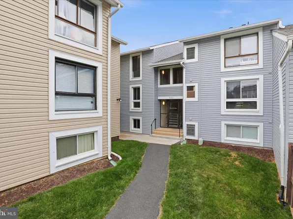 8601 Sacramento Dr APT F, Alexandria, VA 22309