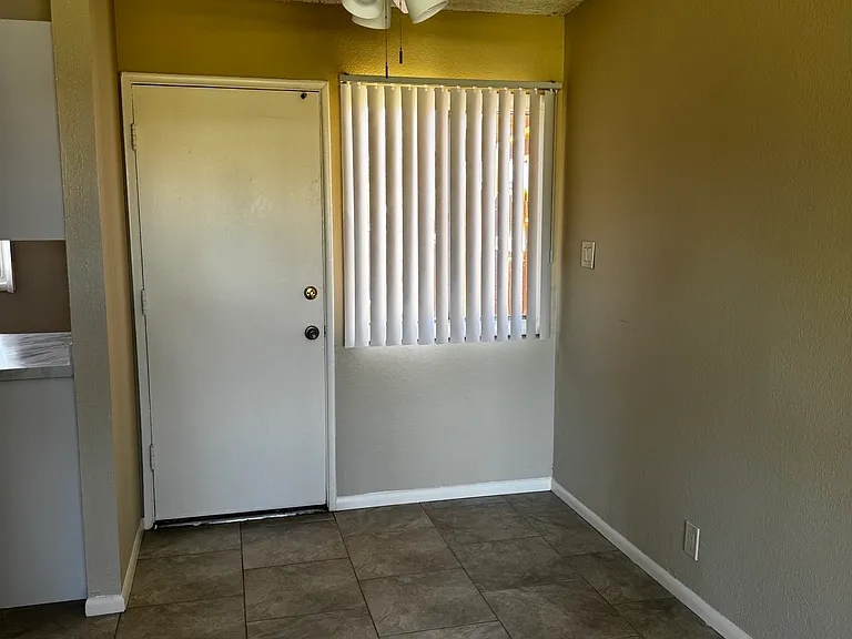 233 Oasis Dr — Photo 6