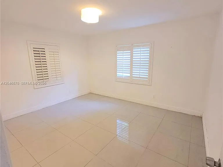 1132 Moffett St — Photo 14