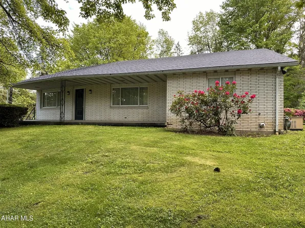 107 Cedar Dr, Ebensburg, PA 15931