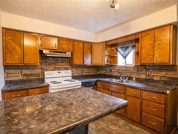 4th image of 4254 Harrison St