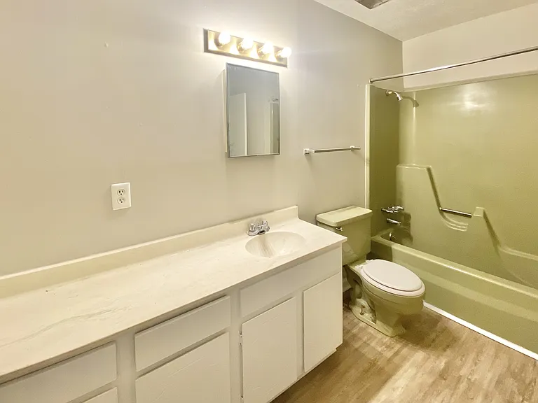 112 Menlo Dr — Photo 9