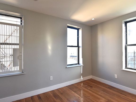 3rd image of 225 W 146th St #B21