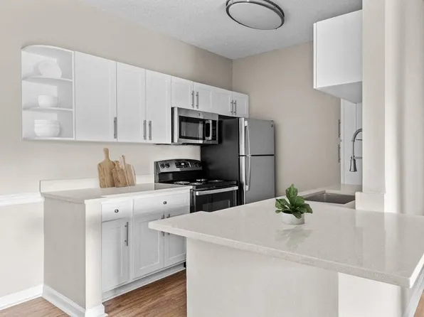 Bell Brookfield, 815 E Butler Rd #822, Greenville, SC 29607