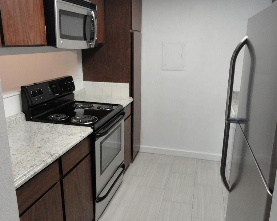Kitchen with all appliances