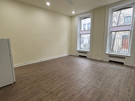 5th image of 2204 Saint James Pl APT 1C
