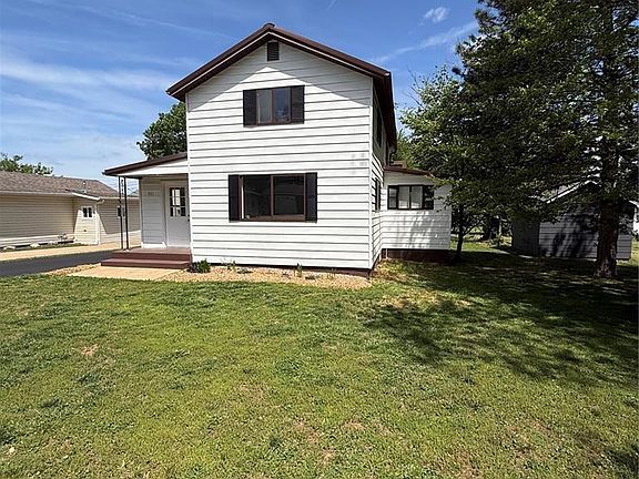 5th image of 701 Forster St