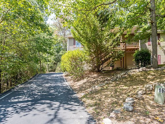2nd image of 162 Greenwood Ct