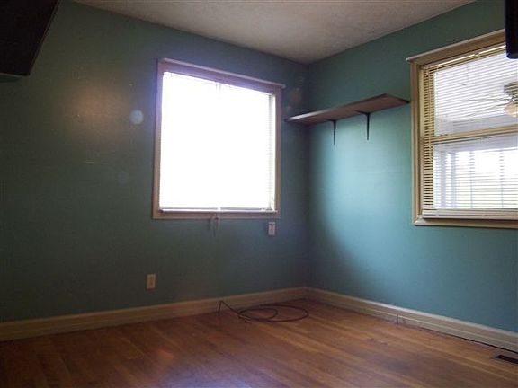 5th image of 463 Valley View Dr
