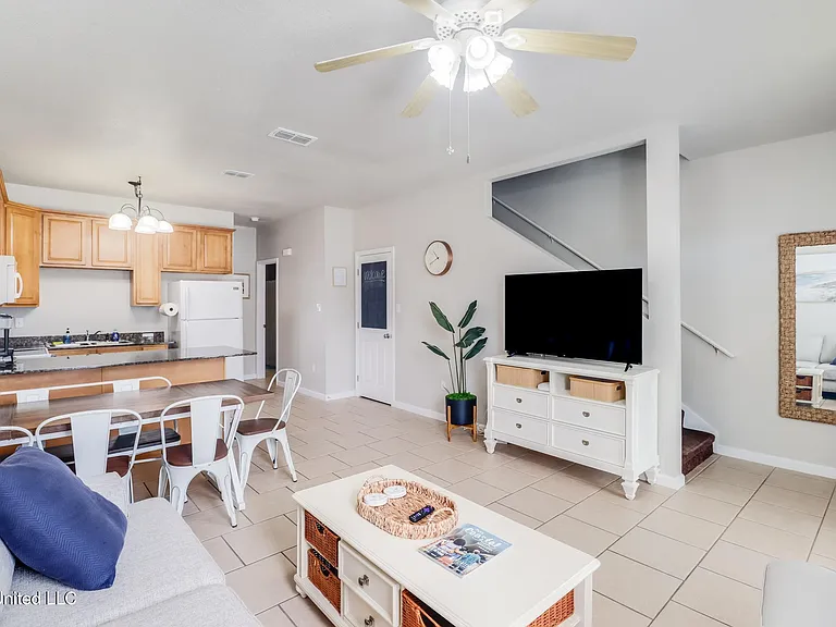 1131 Century Oaks Dr #A — Photo 5