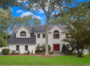 7 Baron Ct, Stony Brook, NY 11790