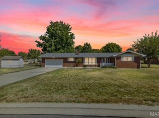 25 Fairlane Dr, Collinsville, IL 62234
