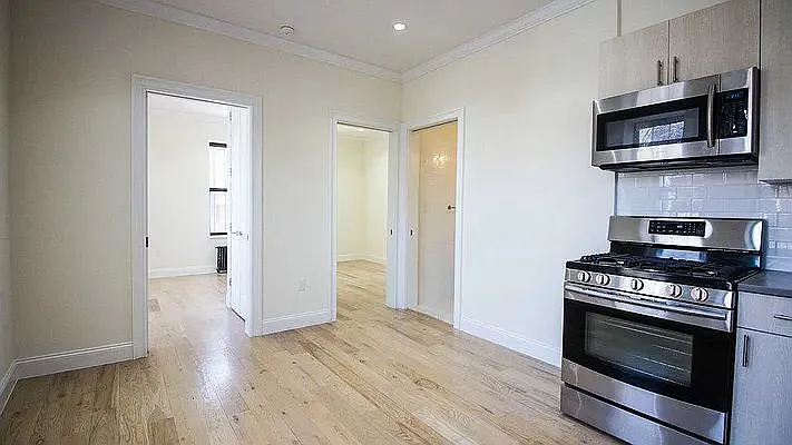 1075 Greene Avenue — Photo 4