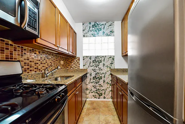 Sold by Trademarko Realty Inc | media 19