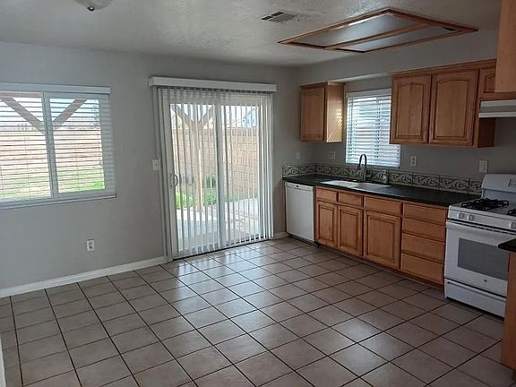 4th image of 545 E Avenue J9