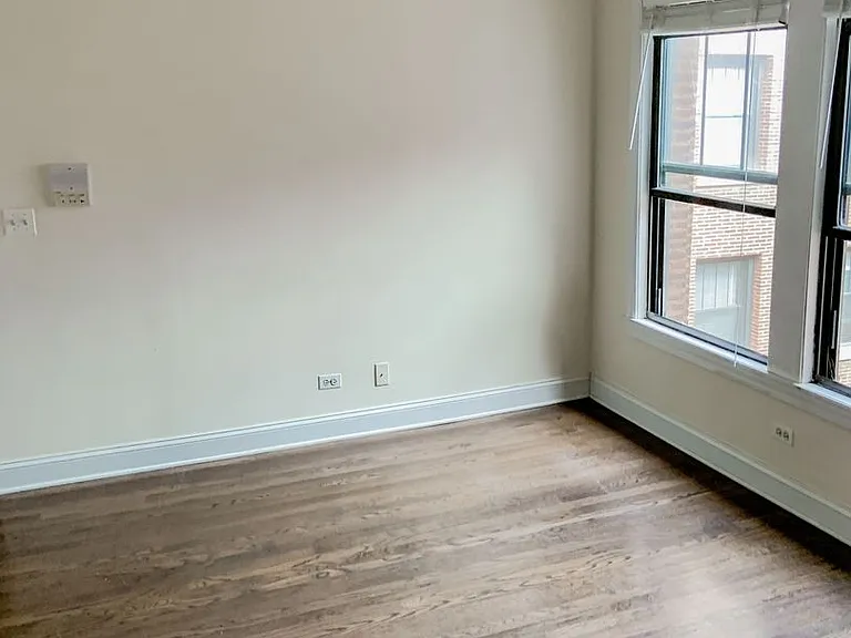 512-20 W. Cornelia — Photo 32