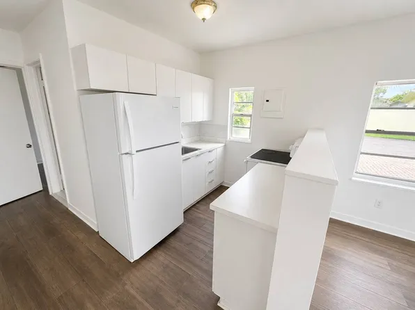 307 W Dixie Hwy APT 8, Dania, FL 33004