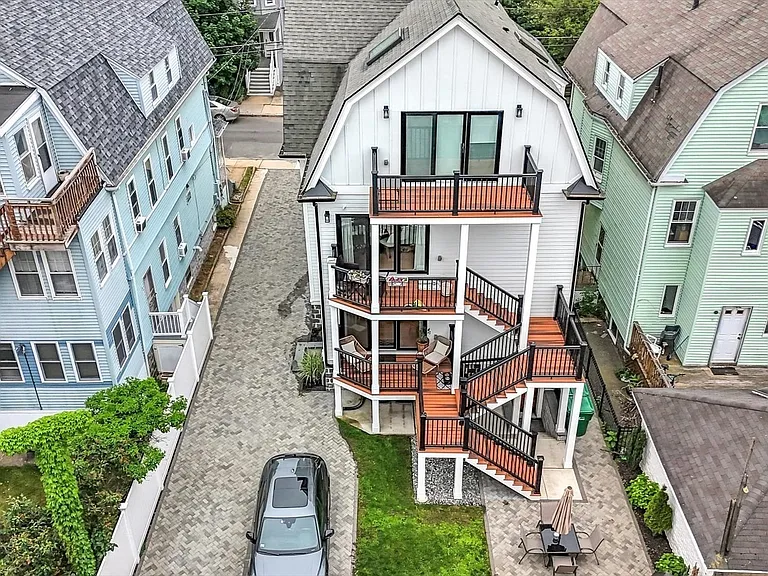 23 Princeton St — Photo 15