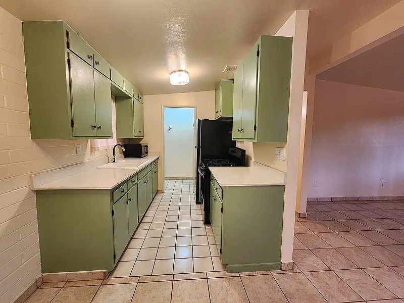 2642 North Santa Rita Avenue - 1 — Photo 3