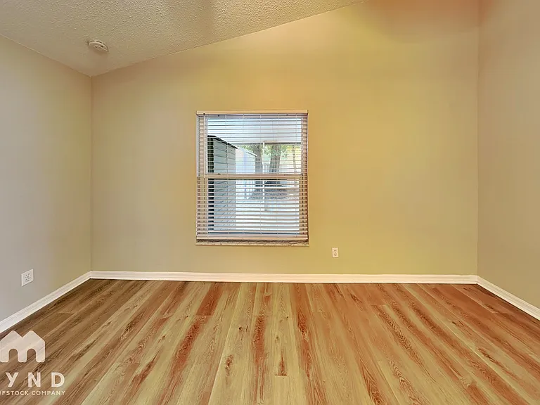 915 River Wind Ave — Photo 7