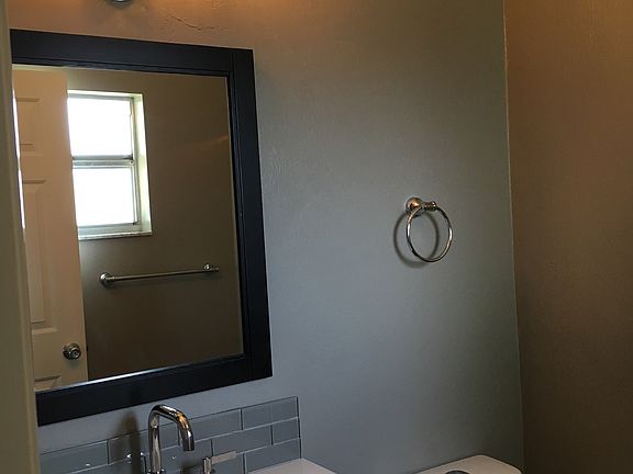 3rd image of 1711 SE 12th Ter