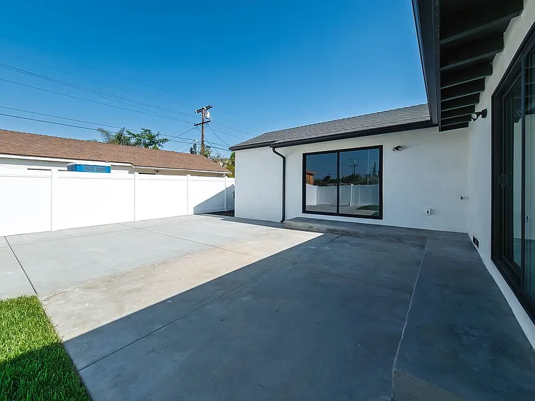 6454 Gentry Ave — Photo 41