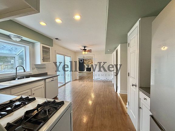 5th image of 728 Buffalo Cir