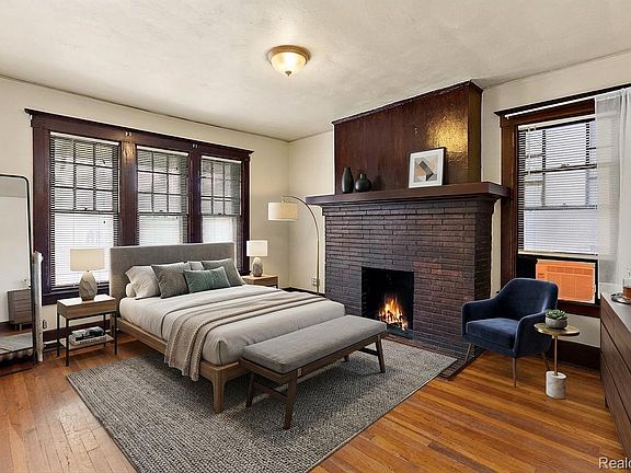 5th image of 4157 Trumbull St