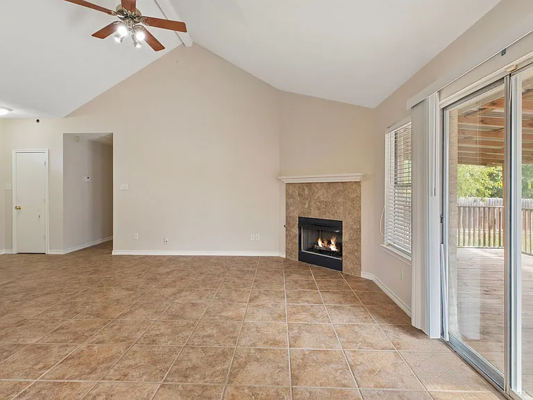 2511 Westwood Main Dr — Photo 6
