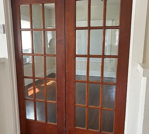 5th image of 110 1/2 N Rose St