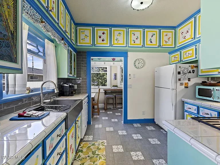 301 S Mount Vernon Ave — Photo 27