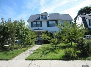 26 Locust Pl #2, Manhasset, NY 11030