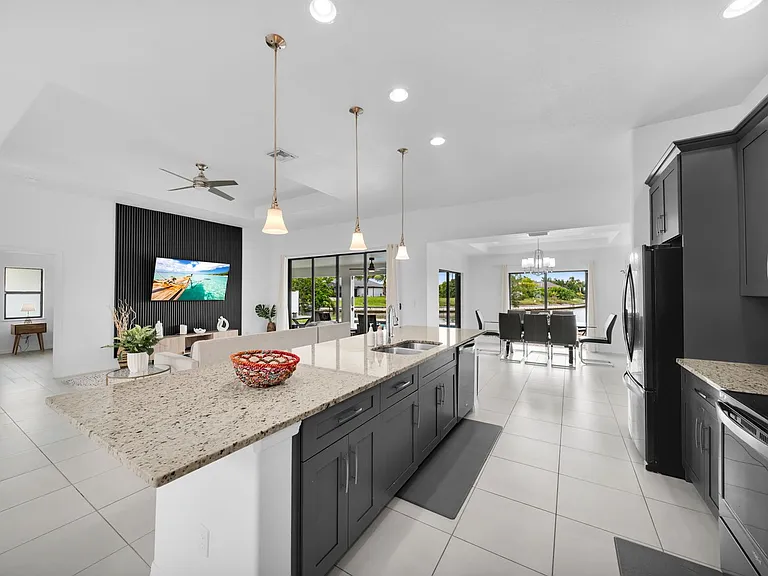 2204 SW 30th Ter — Photo 11
