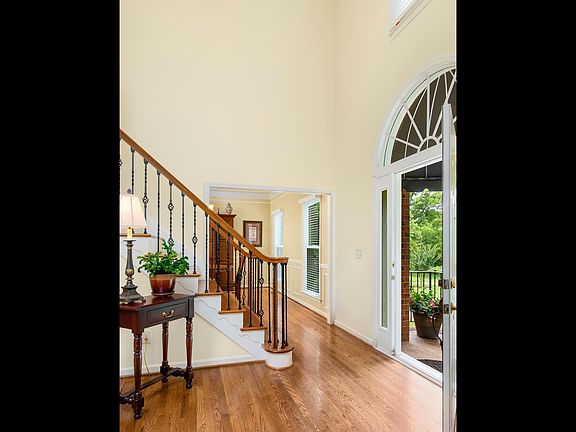 3rd image of 1045 Beech Grove Rd