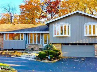 100 Ravinoaks Ln, Highland Park, IL 60035