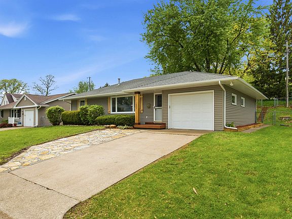 3rd image of 1821 Glendale Ct