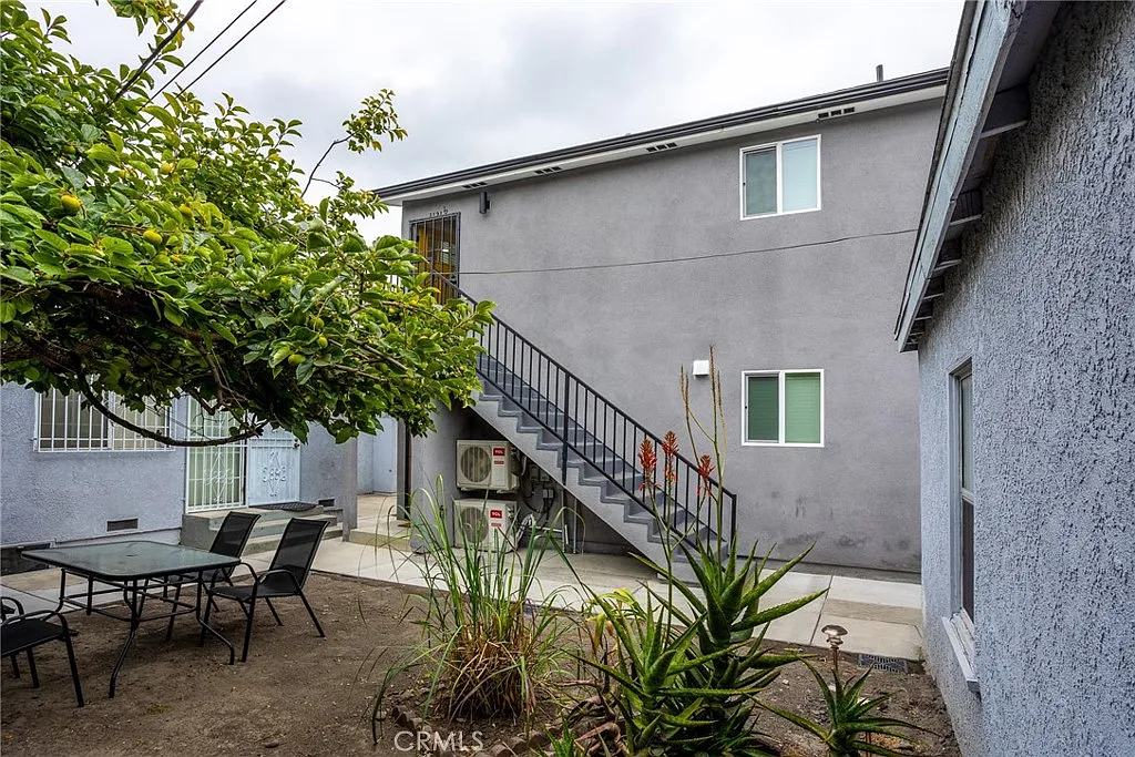2 bed, 1200 sqft, $2,700 — Photo 3