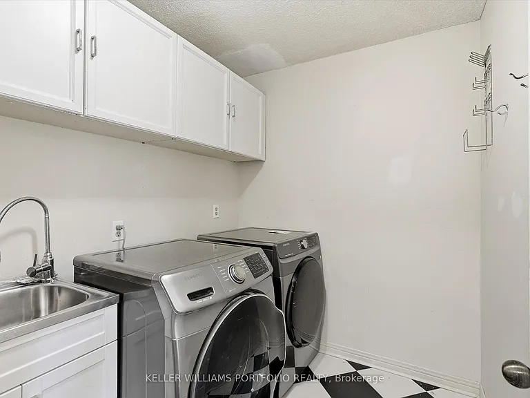 73 Jessica Gdns — Photo 17