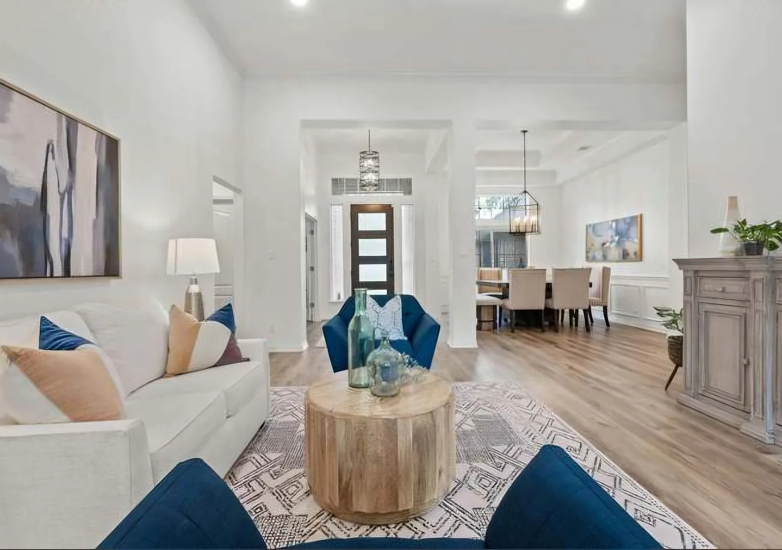Gorgeous 4/BR 3/BA One-Level Home with Modern Upgrades and Spacious Backyard! — Photo 4