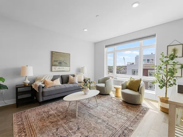 2 Cliveden St Unit 504E, Quincy, MA 02169