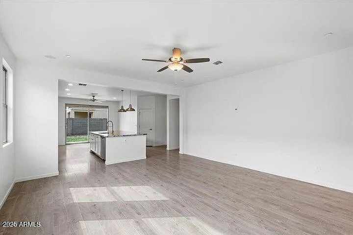 4 bed, 2.0 bath, 1868 sqft, $2,750 — Photo 2
