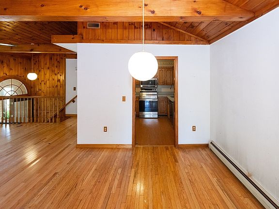 4th image of 426 Cronin Rd