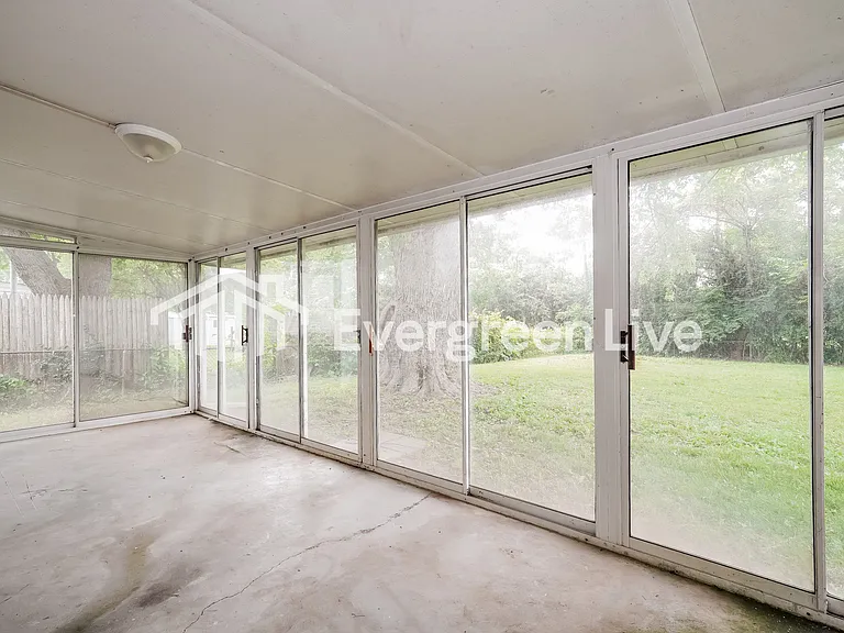 2981 Wessex Ct — Photo 8